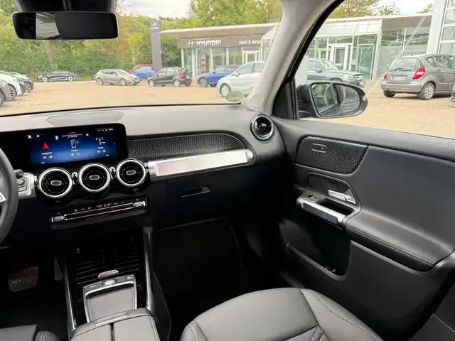 Mercedes-Benz GLB 220