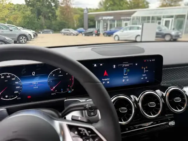 Mercedes-Benz GLB 220