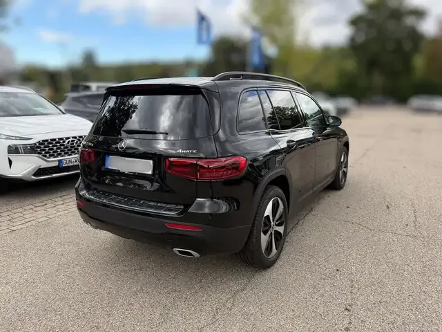 Mercedes-Benz GLB 220