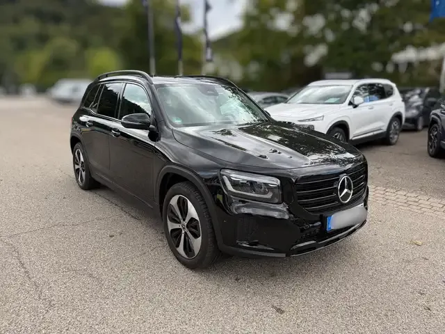 Mercedes-Benz GLB 220