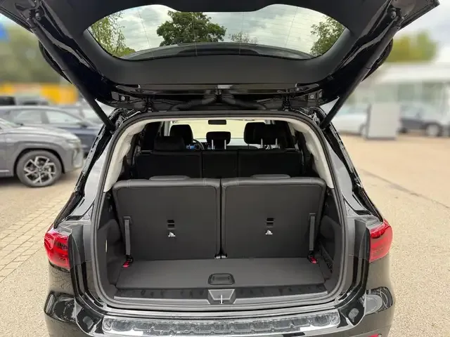 Mercedes-Benz GLB 220