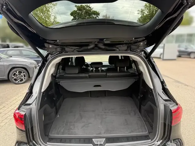 Mercedes-Benz GLB 220