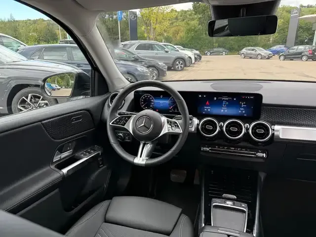 Mercedes-Benz GLB 220