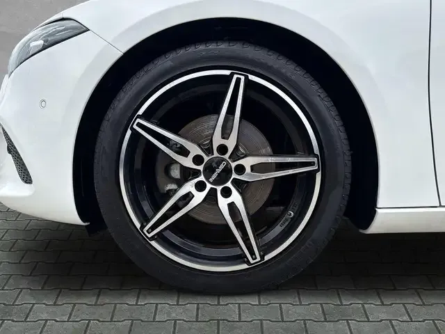 Mercedes-Benz 200