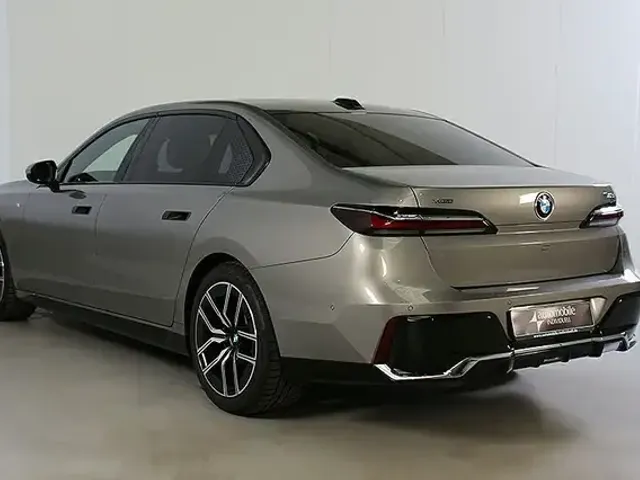 BMW 740