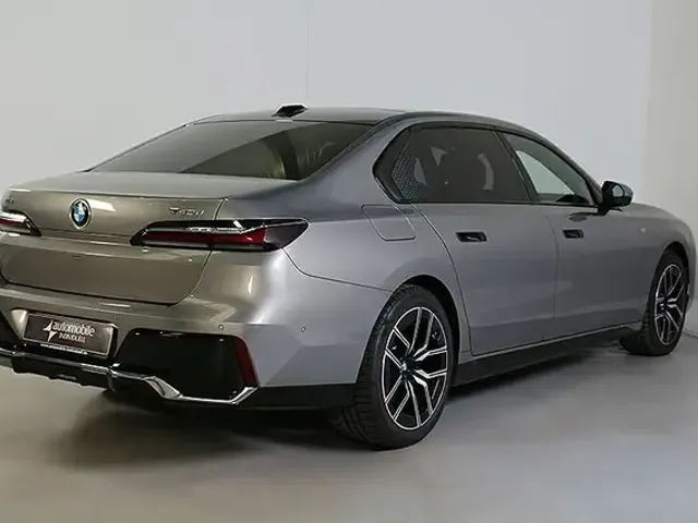 BMW 740