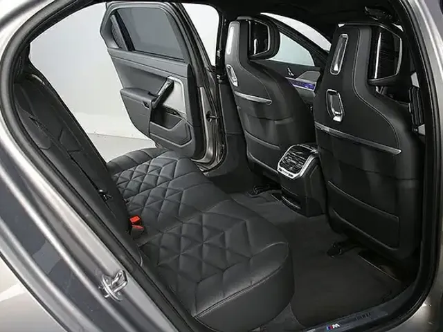 BMW 740