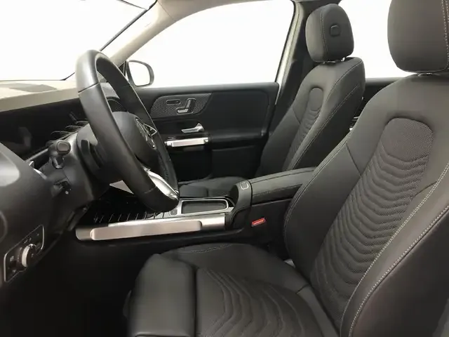 Mercedes-Benz GLB 220