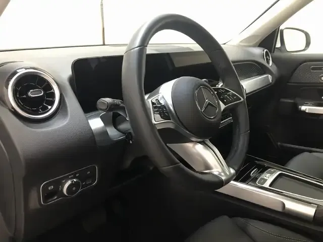 Mercedes-Benz GLB 220