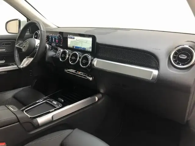 Mercedes-Benz GLB 220