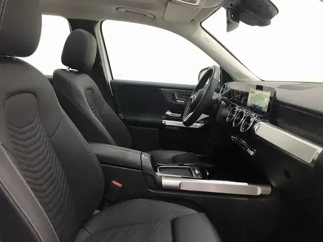 Mercedes-Benz GLB 220