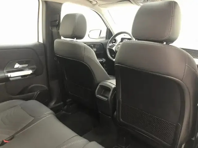 Mercedes-Benz GLB 220