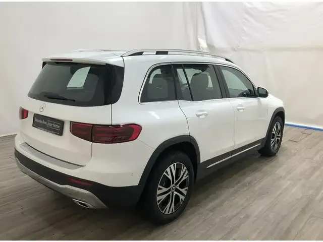 Mercedes-Benz GLB 220