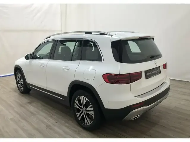 Mercedes-Benz GLB 220