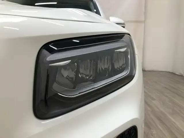 Mercedes-Benz GLB 220