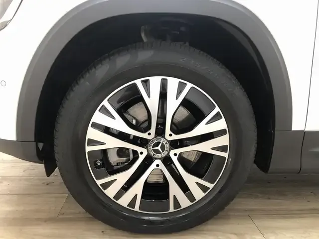 Mercedes-Benz GLB 220