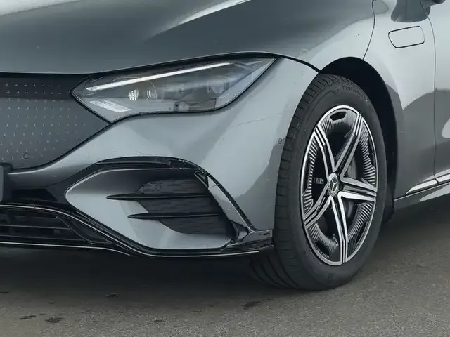 Mercedes-Benz EQE 350