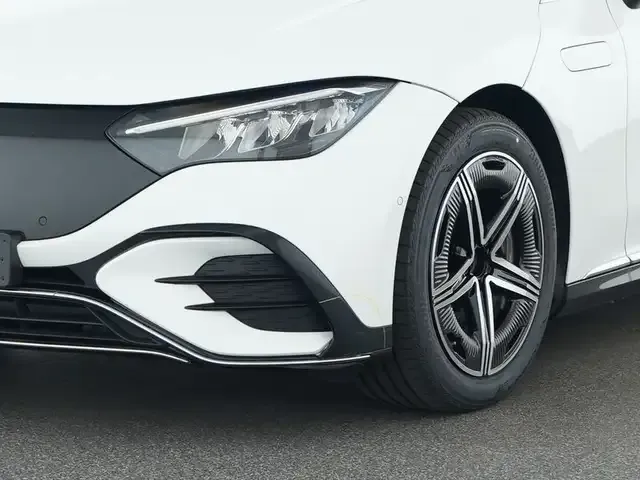 Mercedes-Benz EQE 300