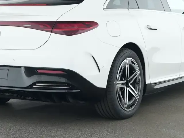 Mercedes-Benz EQE 300