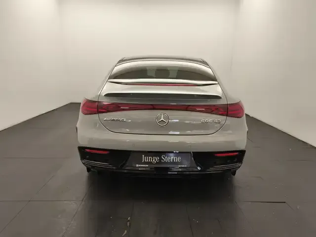 Mercedes-Benz EQE 43