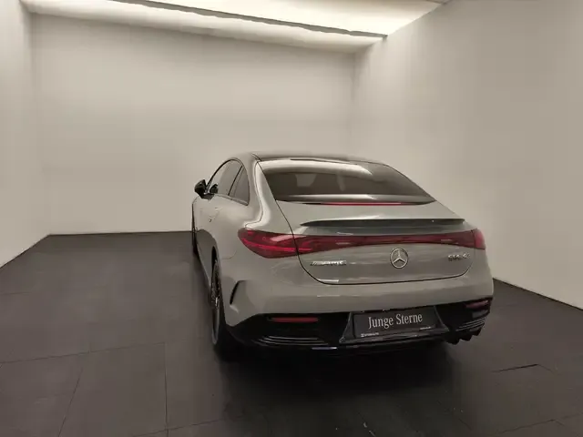 Mercedes-Benz EQE 43