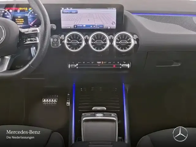 Mercedes-Benz GLA 220