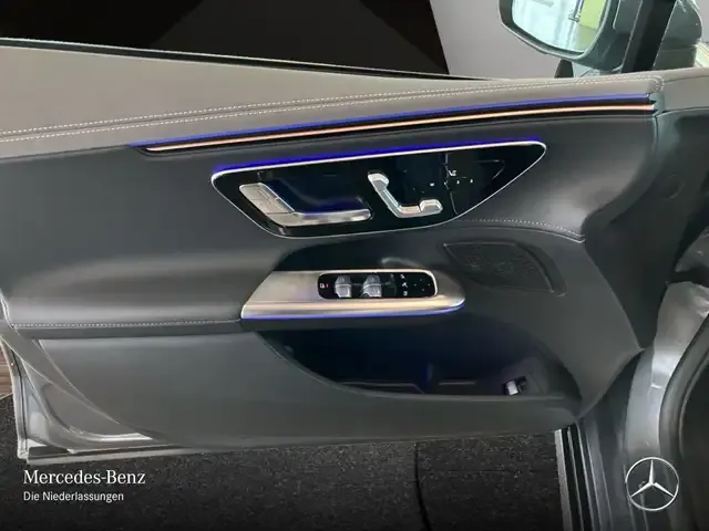 Mercedes-Benz EQE 300