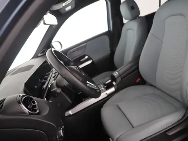 Mercedes-Benz GLB 220