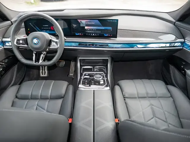 BMW i7