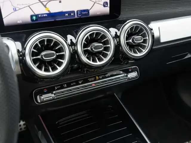 Mercedes-Benz EQB 300