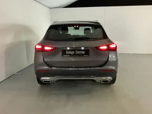 Mercedes-Benz GLA 180