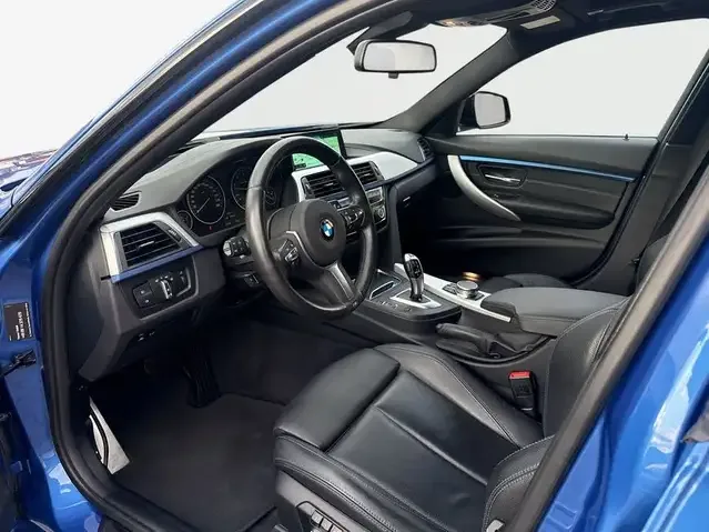BMW 330
