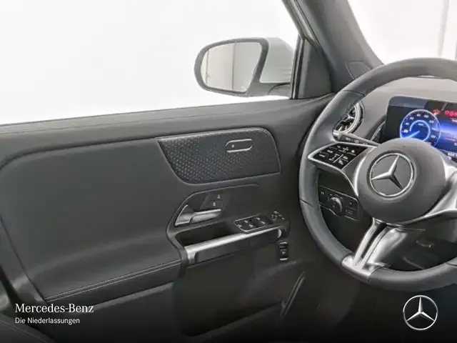 Mercedes-Benz EQB 300