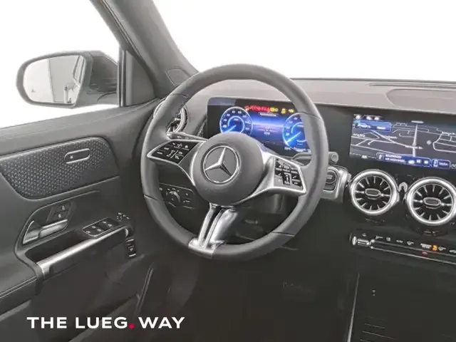 Mercedes-Benz EQB 300