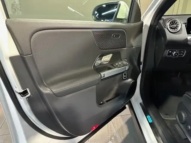 Mercedes-Benz EQB 350