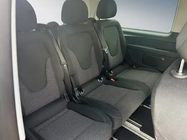 Mercedes-Benz V 220