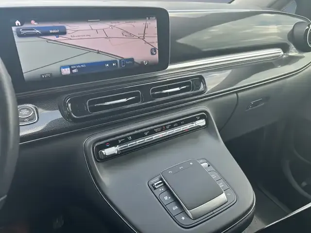 Mercedes-Benz V 220