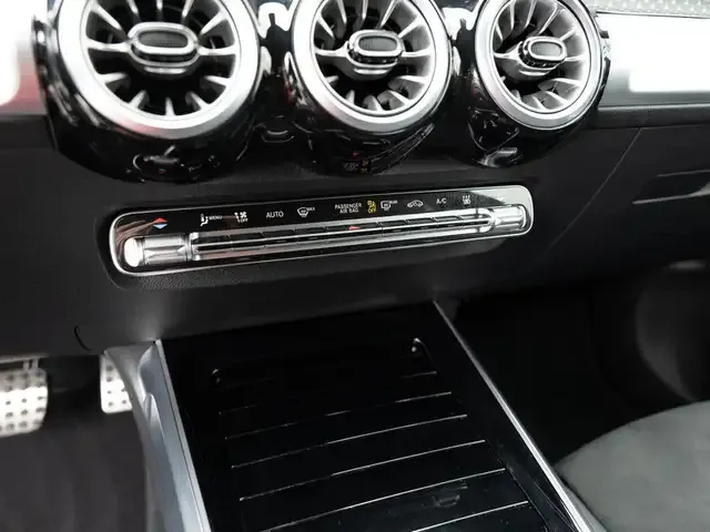 Mercedes-Benz EQB 300