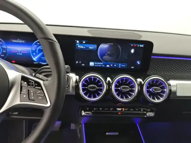 Mercedes-Benz EQB 300