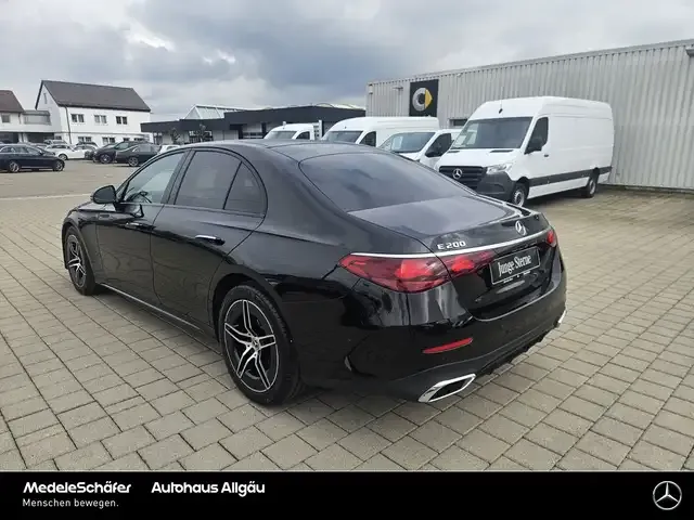 Mercedes-Benz E 200