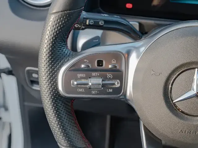 Mercedes-Benz GLB 220