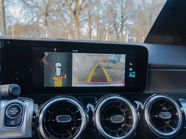 Mercedes-Benz GLB 220