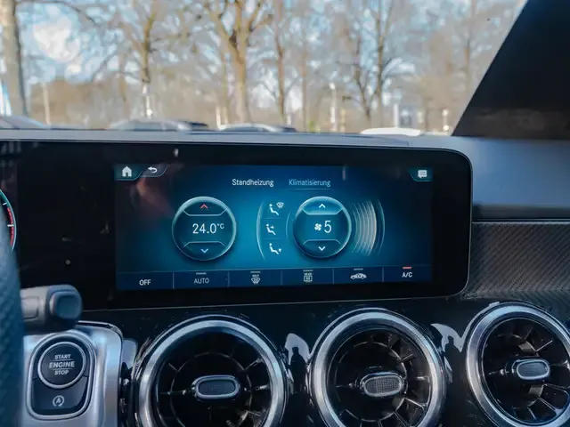 Mercedes-Benz GLB 220