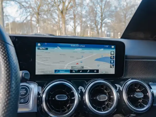 Mercedes-Benz GLB 220