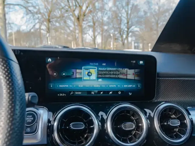 Mercedes-Benz GLB 220