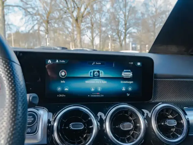 Mercedes-Benz GLB 220