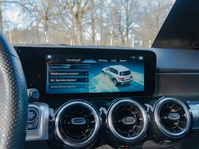 Mercedes-Benz GLB 220