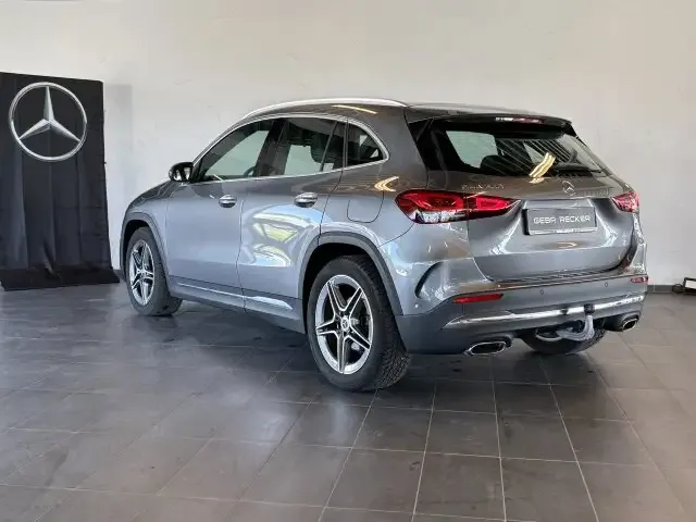 Mercedes-Benz GLA 200