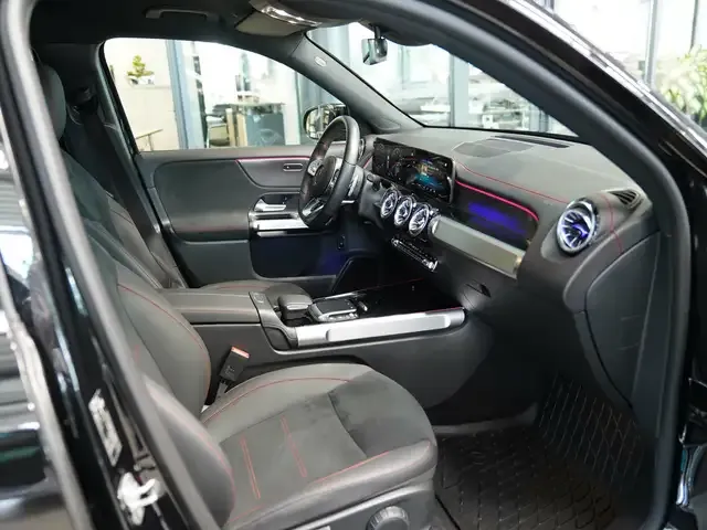 Mercedes-Benz EQB 300