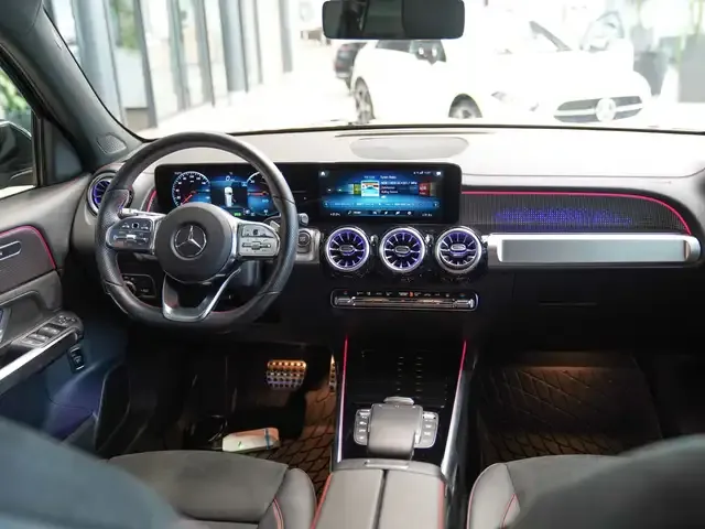 Mercedes-Benz EQB 300